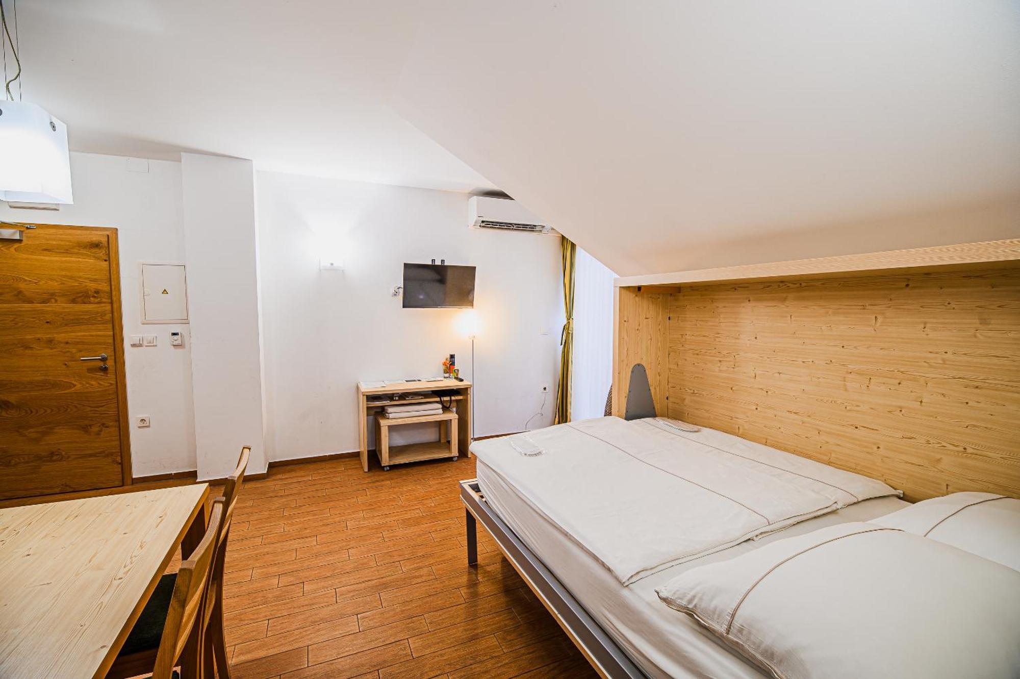 Apartments Maleric With Indoor Pool And Wellness Dragatus Room photo