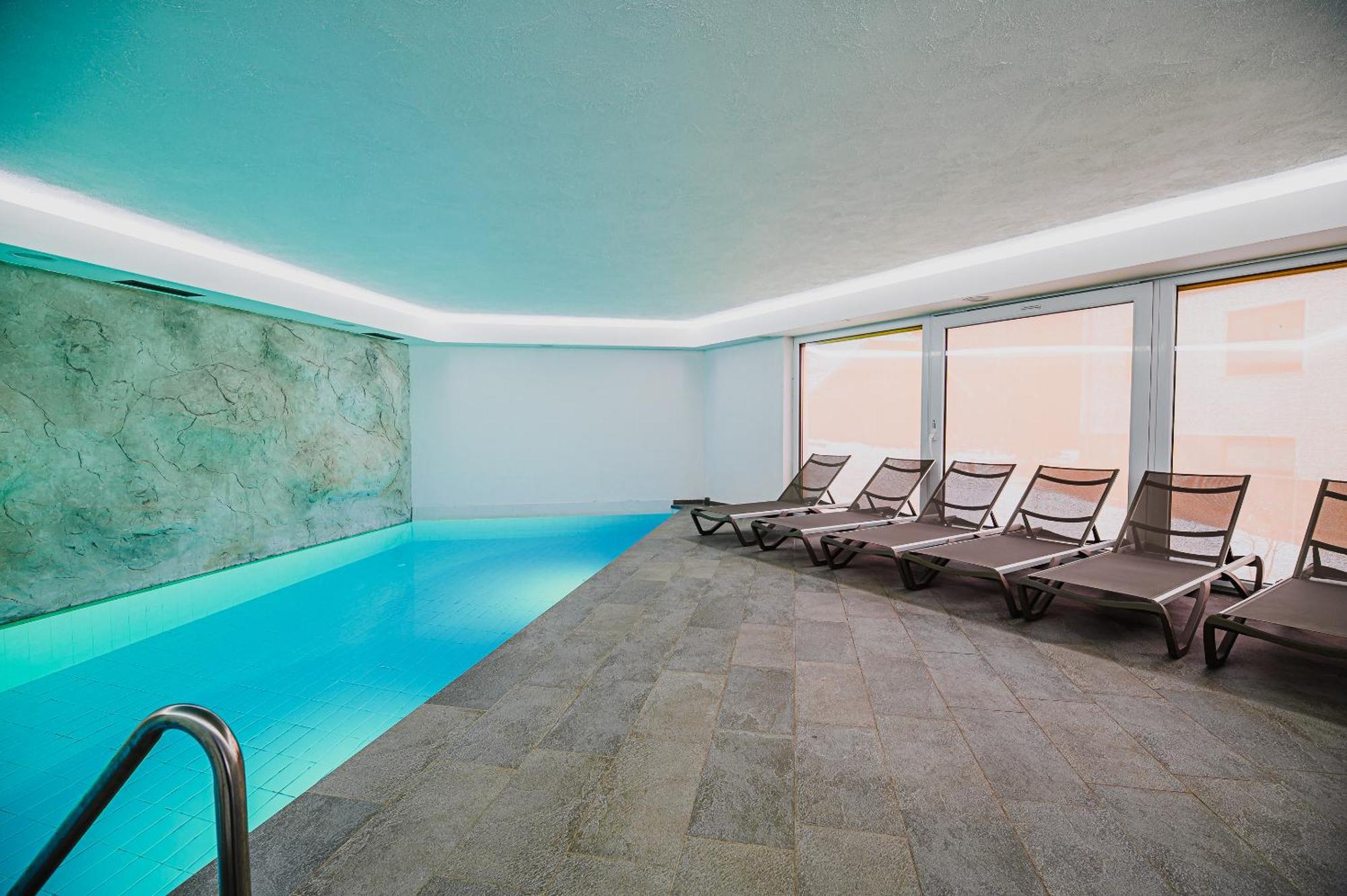 Apartments Maleric With Indoor Pool And Wellness Dragatus Exterior photo