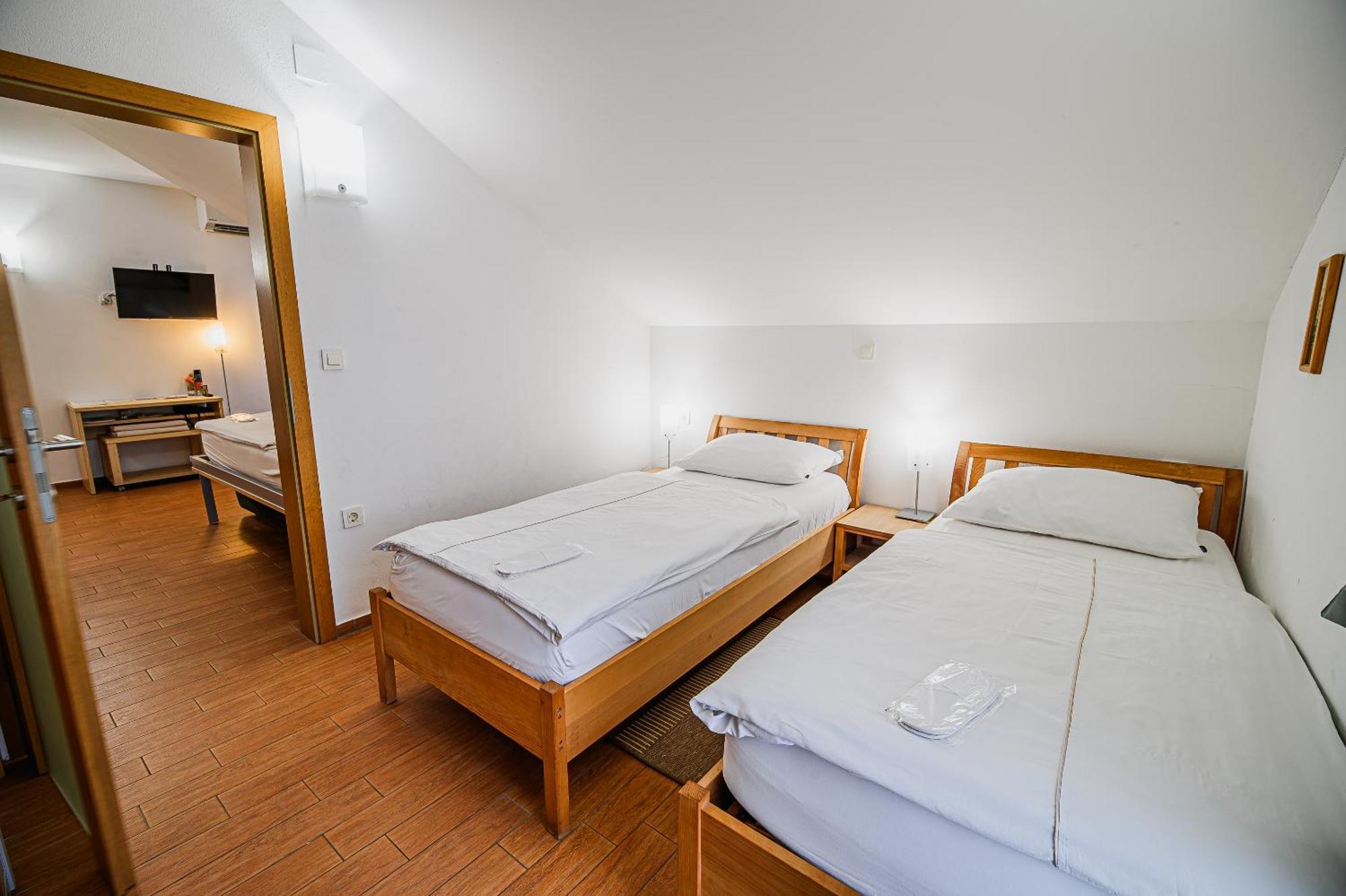 Apartments Maleric With Indoor Pool And Wellness Dragatus Room photo