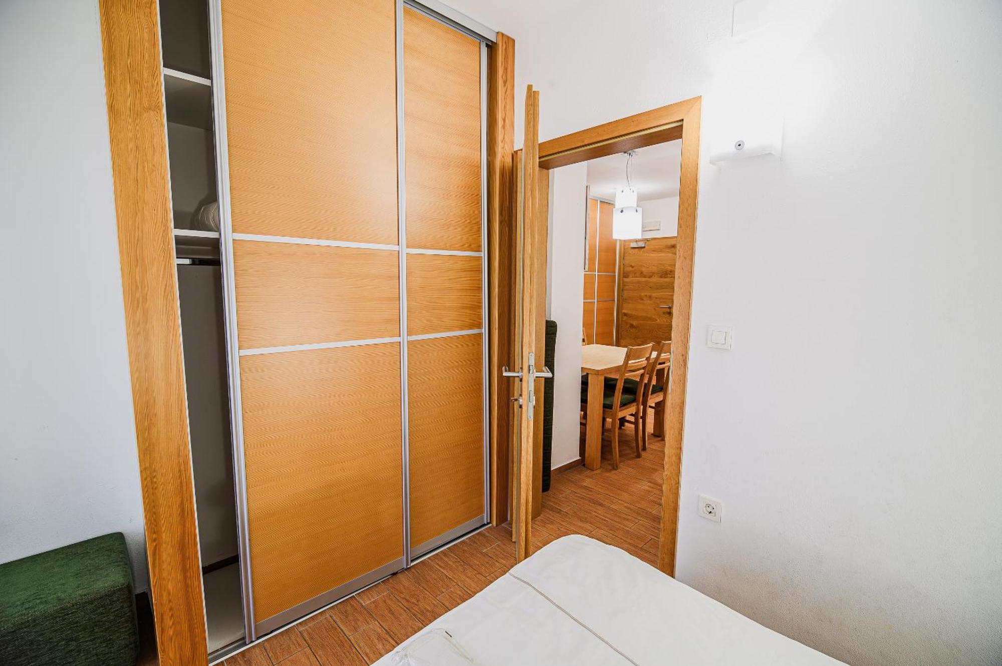 Apartments Maleric With Indoor Pool And Wellness Dragatus Room photo